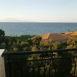 Kavos Psarou & *