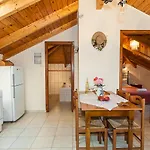 Kavos Psarou & Apartman *