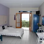 Kavos Psarou & *