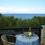 Kavos Psarou & *