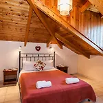 Kavos Psarou & Apartman *