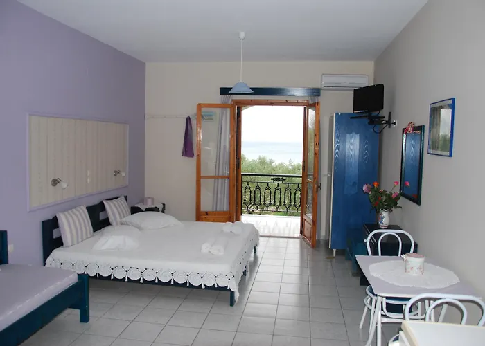 Kavos Psarou & *