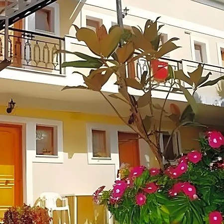 Kavos Psarou & *