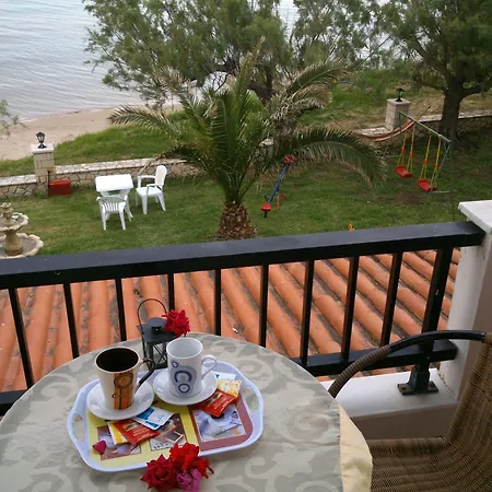 Kavos Psarou & *