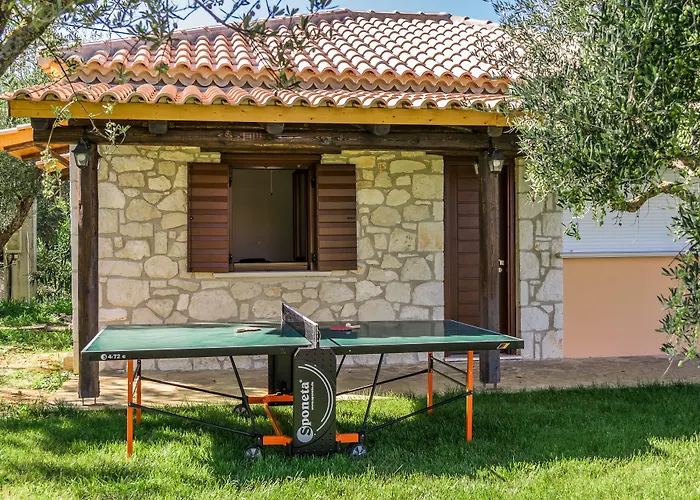 Kavos Psarou & Daire *